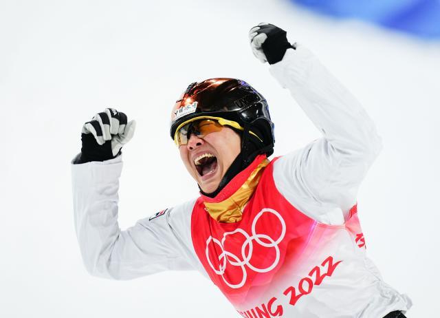 开云官网-12年等待四朝元老终圆梦！徐梦桃夺得空中技巧金牌